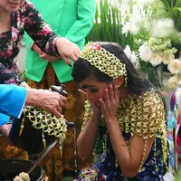 Setelah menggelar acara pengajian yang dilanjutkan dengan siraman, Ardina Rasti dikabarkan sakit. Hal itu dikatakan oleh salah satu panitia yang memohon maaf lantaran Rasti tak bisa menemui awak media. (Nurwahyunan/Bintang.com)