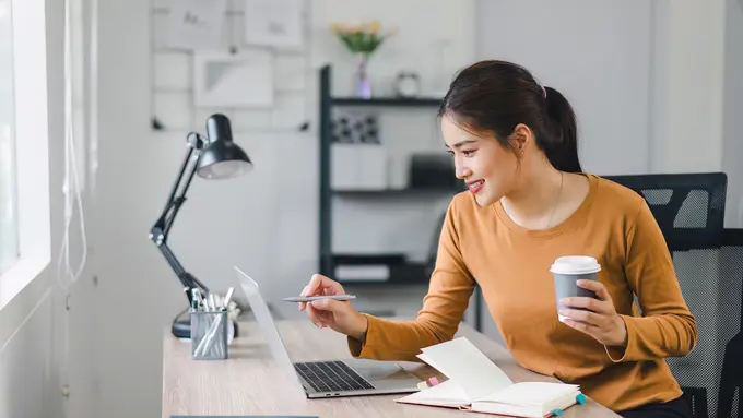 wanita oktober bahagia kerjaan