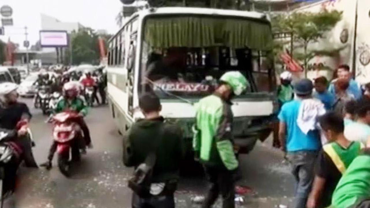 Pengemudi Go-Jek Rela Tabungan Dipotong Bantu Anak Kopaja Maut