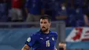 Bek Italia, Francesco Acerbi membawa bola saat bertanding melawan Swiss pada pertandingan grup A Euro 2020 di stadion Olimpiade di Roma, Italia, Rabu (16/6/2021). Italia menang atas Swiss dengan skor 3-0.  (Andreas Solaro/Pool Photo via AP)