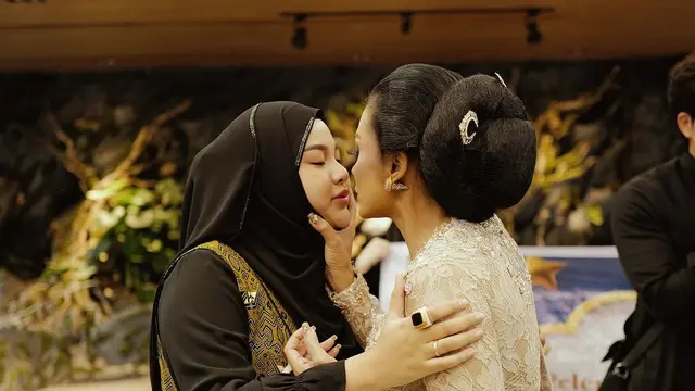 Beri Restu Atta Halilintar dan Aurel Hermansyah Naik Haji, Krisdayanti Tampil Bak Ningrat dengan Kebaya dan Sanggul