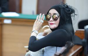 Salah satu saksi yang dihadirkan adalah dokter Samira, atau yang dikenal sebagai selebgram dengan julukan “dokter fiktif atau doktif”. (KapanLagi.com/Budy Santoso)