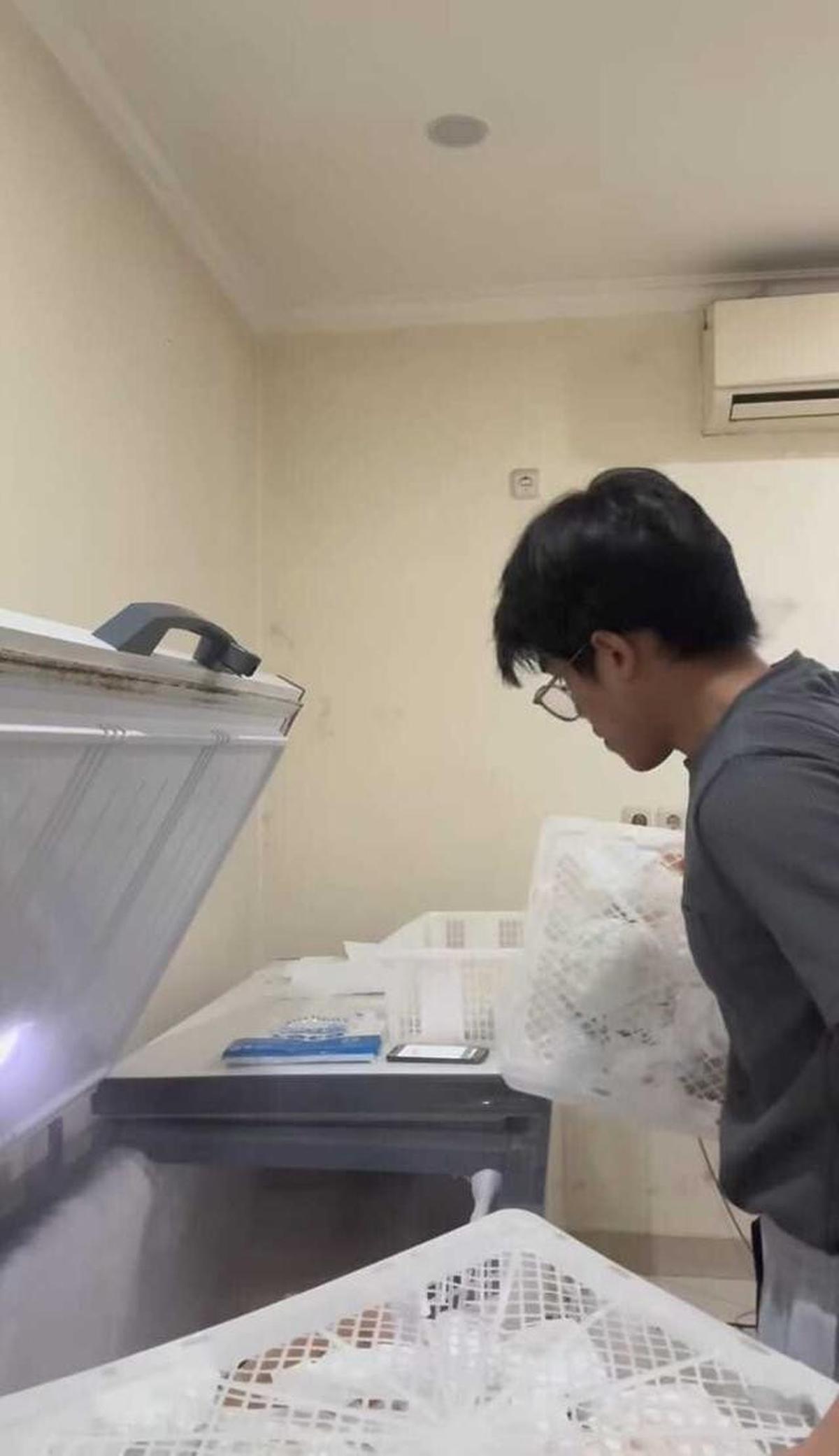 6 Potret Dapur Rumah Ibunda Lula Lahfah, Nyaman dan Efisien untuk Bisnis Risol