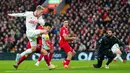 Dalam laga di Anfield ini, MU lebih banyak tertekan. (AP Photo/Jon Super)