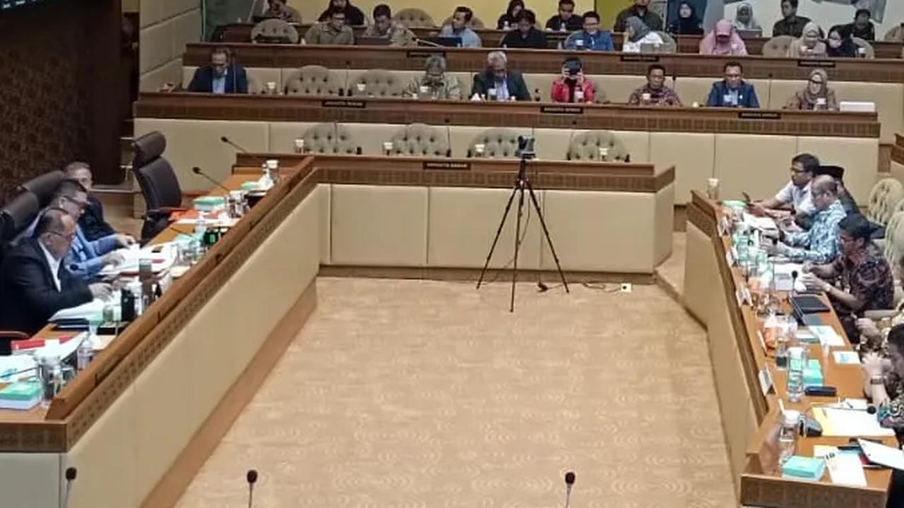 DPR Pertanyakan Surat Edaran ke Ketum Parpol terkait Putusan MK Syarat Capres-Cawapres: KPU Kebablasan