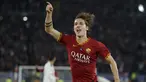 Gelandang AS Roma, Nicolo Zaniolo berselebrasi usai mencetak gol ke gawang AC Milan pada pertandingan Lanjutan Liga Serie A Italia di Stadion Olimpiade Roma (28/10/2019). AS Roma menang tipis 2-1 atas AC Milan. (AP Photo/Andrew Medichini)