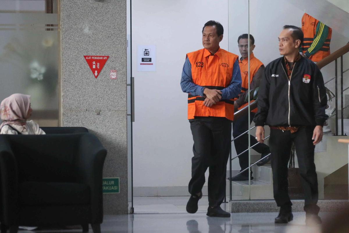 FOTO: KPK Tahan Bupati Muara Enim Usai OTT Dugaan Korupsi Disdikbud