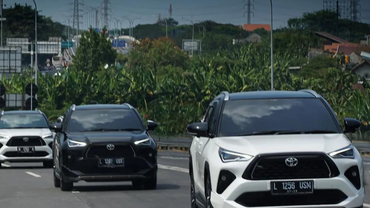 4. TOYOTA YARIS CROSS HYBRID <br><br>Compact SUV  pertama hybrid di Indonesia ini mampu mencatat penjualan 4.191 unit pada Januari-September 2023.