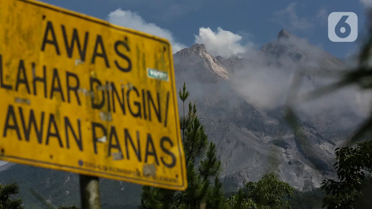 Memantau aktivitas Merapi