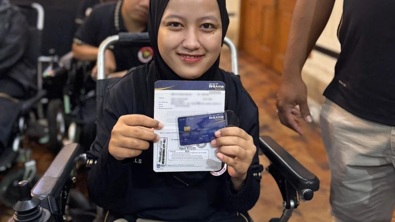 Bank BRI salurkan bonus bagi atlet dan pelatih peraih medali pada ASEAN Para Games ke-13 di Thailand.