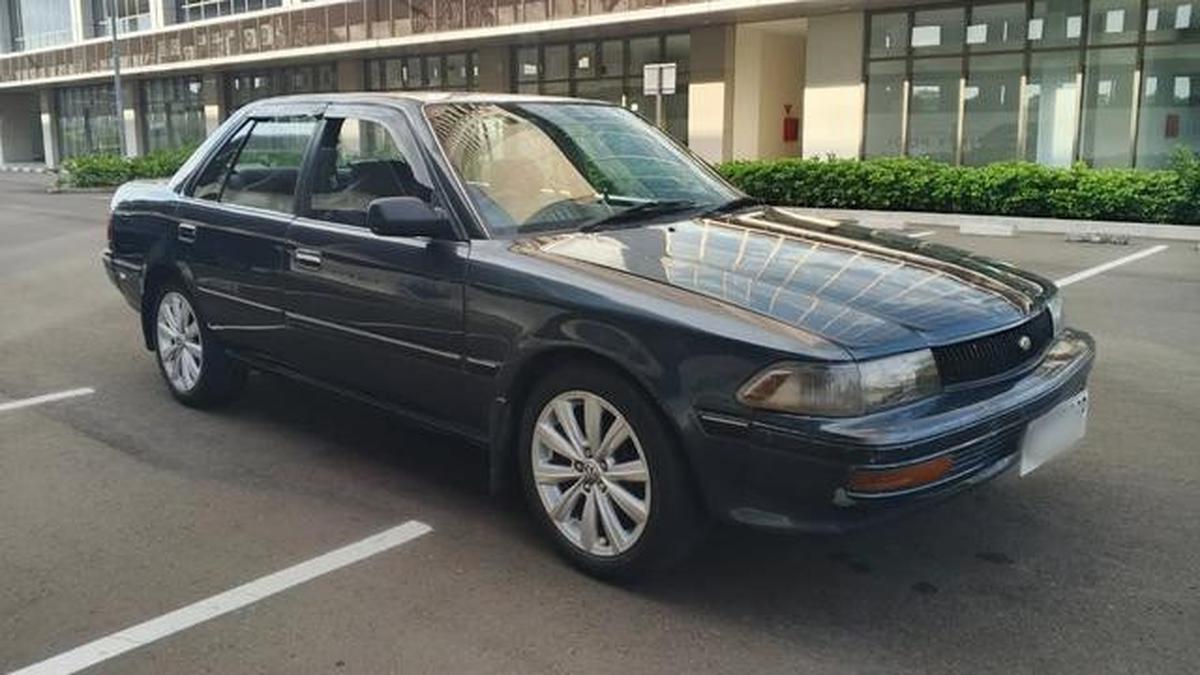 Toyota Corona sedan tahun 1992 (source: instagram.com/otomo126)