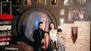 Penampilan kompak keluarga Rachel dengan kostum bertema Harry Potter pun menuai banyak pujian dari netizen. Tidak hanya keren, tetapi juga penuh kebersamaan dan kasih sayang. [@vienstasman]