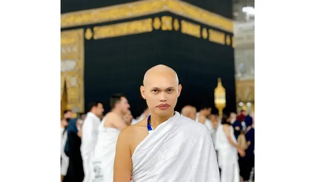 Potret Penampilan Wanda Hara Saat Umrah