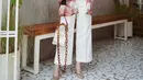 Outer model kimono dengan manset sebagai inner dan kulot putih jadi outfit kondangan yang simple namun tetap stylish. (Instagram/emyaghnia).