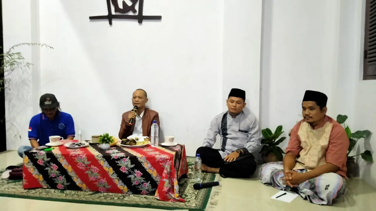 Peringatan Hari Buruh, Pengusaha buruh dan pemangku kebijakan dinKabupaten Demak pilih duduk satu meja. (Foto: Liputan6.com/Felek Wahyu)