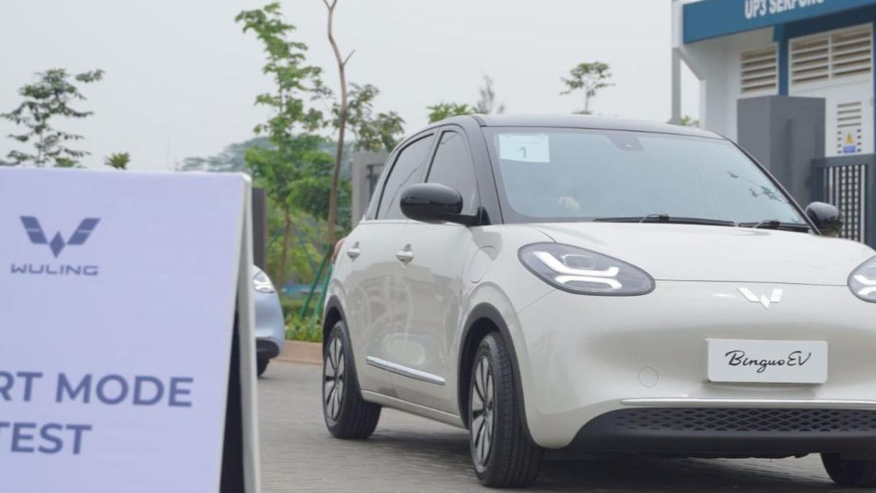 adalah mobil listrik yang diproduksi oleh Wuling Motors