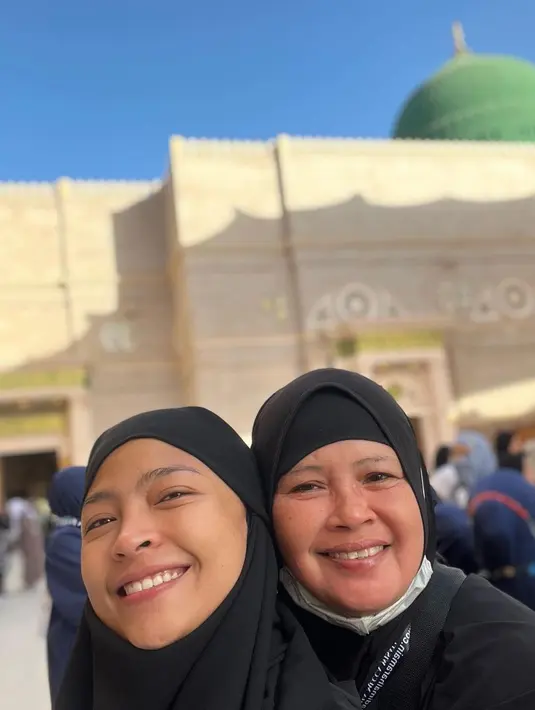 [Instagram/tantrisyalindri]