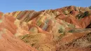 Pemandangan bentang alam Danxia di Zhangye Geopark, Zhangye, Provinsi Gansu, China, 26 Juli 2020. Taman geologi ini diakui sebagai Global Geopark oleh Dewan Eksekutif Organisasi Pendidikan, Keilmuan, dan Kebudayaan PBB (UNESCO) dalam sidang ke-209 pada 7 Juli 2020. (Xinhua/Fan Peishen)