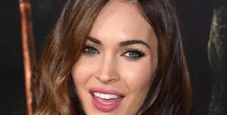 Megan Fox menikah dengan mantan bintang 90210, Brian Austin Green. Bintang ‘Transformers’ ini memiliki cinta pertama wanita yang merupakan seorang penari telanjang bernama Nikita, ia juga merasa punya ‘rasa’ dengan Olivia Wilde. (AFP/Bintang.com)