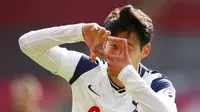 1. Son Heung-Min (Tottenham Hotspur) - Pemain asal Korea Selatan itu mencetak quat-trick saat menggasak Southampton dengan skor 5-2. Torehan empat gol langsung membuatnya bertengger di puncak daftar topskor sementara Liga Inggris. (Cath Ivill/Pool via AP)