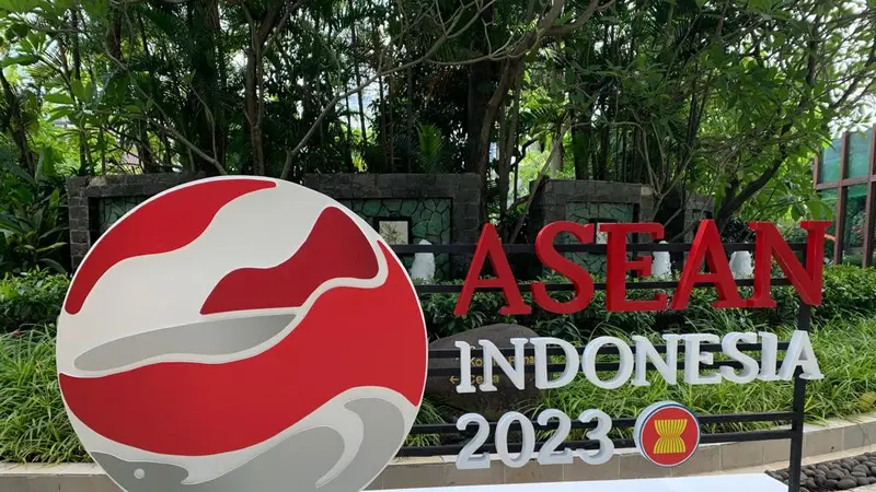 Rangkaian acara Pertemuan Menlu ASEAN ke-56 atau ASEAN Ministerial Meeting/Post Ministerial Meeting (AMM/PMC) dilaksanakan di Hotel Shangri-La, Jakarta pada Sabtu (8/7) hingga Sabtu (15/7). (Liputan6.com/ Benedikta Miranti)