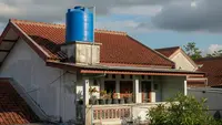 Perbedaan Toren Air dan Tandon Air Cor Beton untuk Rumah, Mana yang Lebih Cocok?
