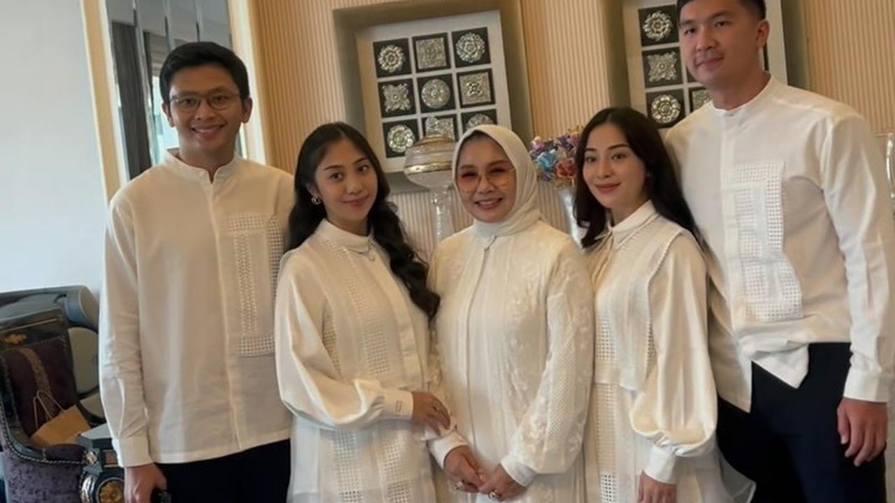 Semoga kehamilan duo bumil cantik dan elegan ini berjalan lancar hingga persalinan.<br>