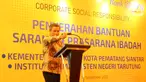 Wakil Dirut Bank BTN Nixon LP Napitupulu member sambutan pada acara penyerahan bantuan CSR sarana dan prasarana ibadah di Medan, Sumatera Utara, Kamis (16/09/2021). Bank BTN memberikan bantuan berupa pembangunan kubah Masjid Al-Ikhlas dan mobil box untuk pelayanan ibadah. (Liputan6.com/HO/BTN)