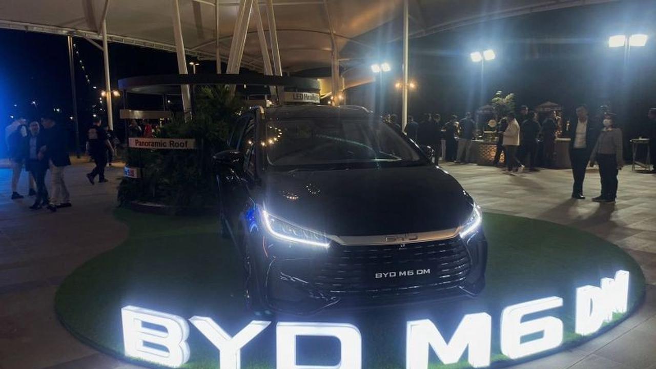 BYD M6 Cross dengan Teknologi DM Resmi Meluncur di Indonesia, Solusi Efisien di Tengah Kenaikan Harga BBM