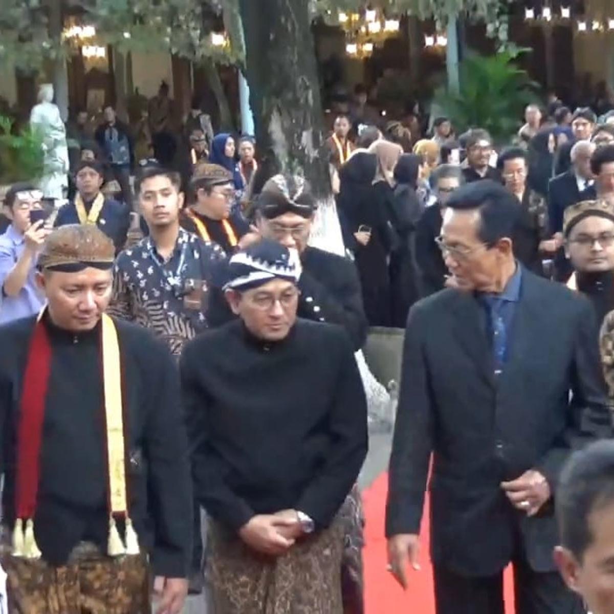 Sri Sultan dan Paku Alam Melayat Paku Buwono XIII
