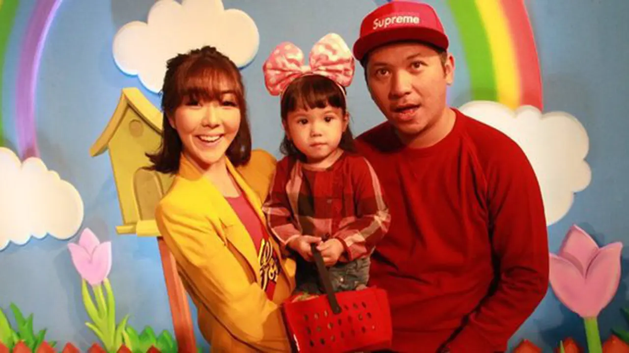 Gading dan Gisel punya cara sendiri saat keceplosan ngomong di depan anak/copyright: KapanLagi.com