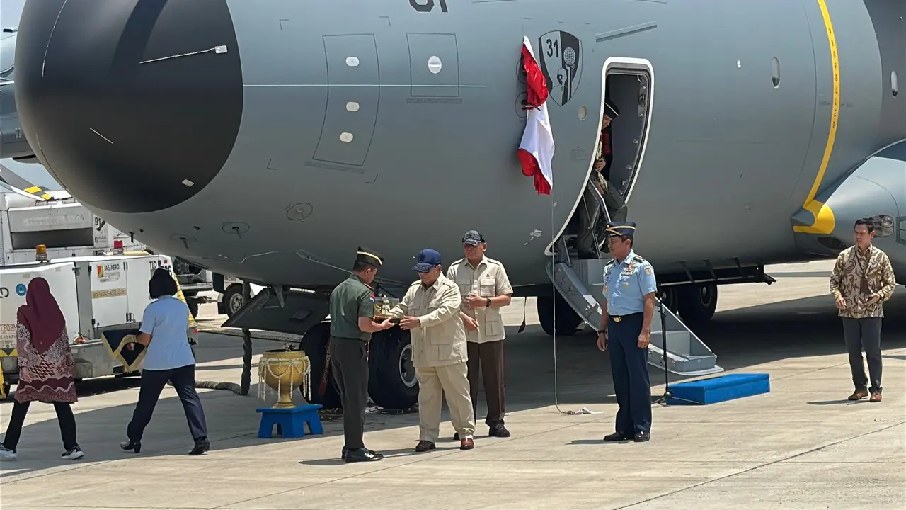 Prabowo Serahkan Pesawat Airbus A400M ke Panglima TNI