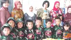 Citizen6, Bandung: Pada kesempatan tersebut, Ketua Persit Kartika Chandra Kirana Cab XX memberikan bantuan APE dalam, berupa bola-bola kecil untuk anak TK yang diterima oleh Kepala Sekolah. (Pengirim: Pendam3)