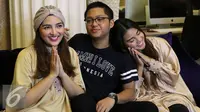 Ashanty dan Aurel ikut berbahagia di ulang tahun Azriel yang ke-16. [Foto: Herman Zakharia/Liputan6.com]