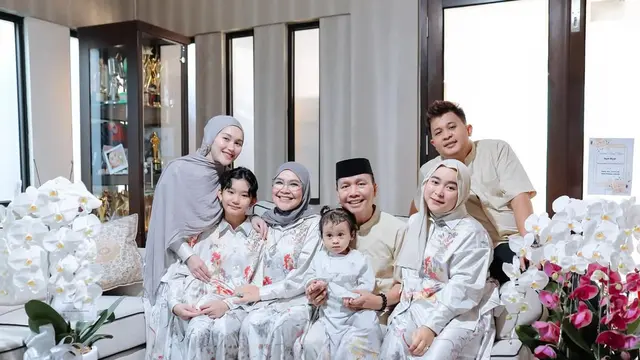 8 Gaya Kompak Keluarga Artis Pakai Baju Sarimbit saat Rayakan Idul Adha 2025, dari Bunga Citra Lestari hingga Ashanty