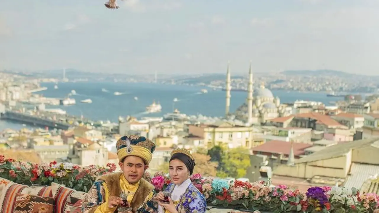 Gilang Widya Pramana dan istrinya Shandy Purnamasari dikenal sebagai Crazy Rich Malang