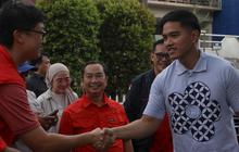 FOTO: Momen Kaesang Blusukan di Tanjung Priok, Salat Jumat hingga Sambangi Relawan Jokowi