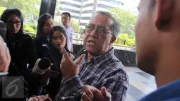 Sapta Nirwandar memberikan keterangan pers usai menjalani pemeriksaan di KPK, Jakarta, Kamis (25/6/2015). Sapta diperiksa sebagai saksi untuk tersangka Jero Wacik. (Liputan6.com/Helmi Afandi)