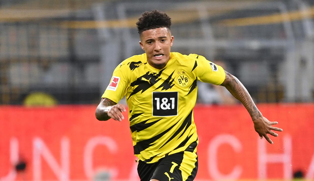 15. Jadon Sancho (Borussia Dortmund) - Penampilannya bersama Borussia Dortmund membuat pemain asal Inggris ini menjadi rebutan sejumlah klub raksasa Eropa. Jadon Sancho tercatat telah mengoleksi 30 gol dan 39 assist dari 80 laganya di kompetisi Liga Jerman. (AFP/Ina Fassbender)
