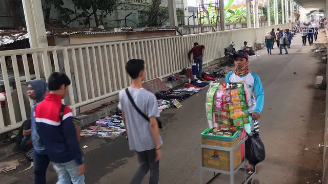 Pembangunan Skybridge Tanah Abang Molor, PKL Kembali Menjamur