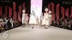 Model membuka peragaan busana rancangan Denny Wirawan dalam acara Senayan City Fashion Nation ke-11, Jakarta, Jumat (7/4). (Liputan6.com/Herman Zakharia)