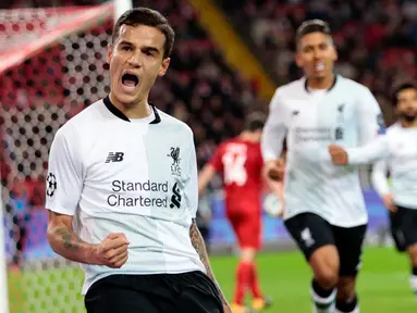 Pemain Liverpool, Philippe Coutinho berselebrasi setelah mencetak gol ke gawang Spartak Moskow pada matchday 2 Grup E Liga Champions di Otkrytiye Arena, Rabu (27/9). Liverpool harus puas bermain imbang 1-1 di kandang Spartak Moskow. (AP /Ivan Sekretarev)