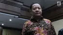 Mantan Bupati Kepulauan Sula Maluku Utara, Ahmad Hidayat Mus usai menjalani sidang dakwaan di Pengadilan Tipikor, Jakarta, (22/11). Ahmad Hidayat Mus tersangka dugaan pengadaan fiktif pembebasan lahan Bandara Bobong. (Liputan6.com/Helmi Fithriansyah)