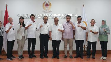 Ketua Umum (Ketum) KONI Pusat Letjen TNI Purn Marciano Norman menandatangani nota kesepahaman dengan Ketua Indonesia Anti-Doping Organization (IADO) Gatot Dewa Broto.