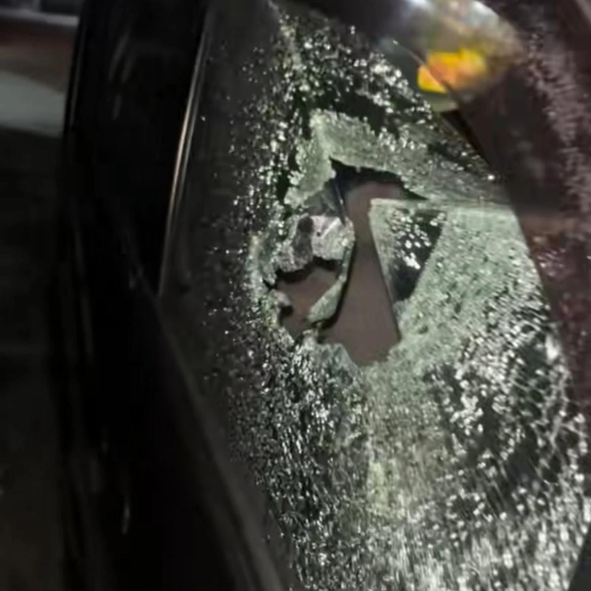 Kaca mobil di bandung dikapak