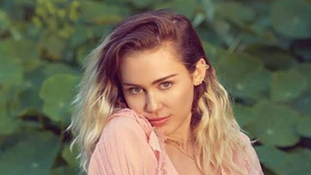 [Bintang] Miley Cyrus
