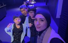 Momen Anak-Anak Adi Nugroho dan Donita Kerjakan Tugas Sekolah Meski Sedang Liburan