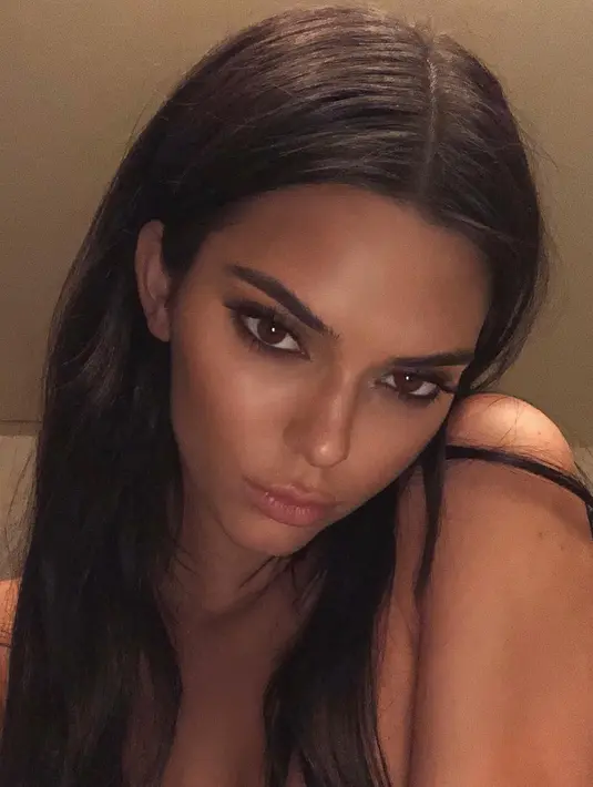 Hal itu dikarenakan Kendall mulai menyukai Ben dan hal itu malah membuat Kendall Jenner takut dengan hubungan mereka. (instagram/kendalljenner)