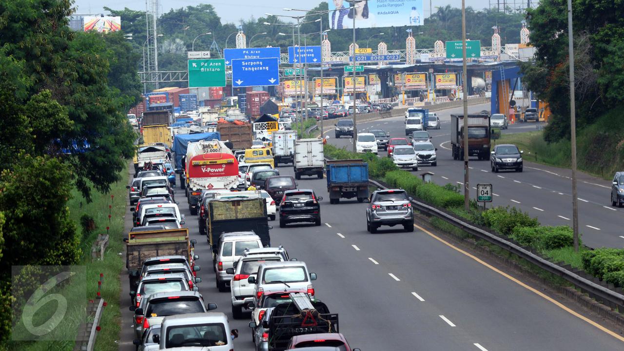 20160516-Tol JORR-BSD Macet Parah Imbas Jembatan Penyeberangan Roboh-Tangsel
