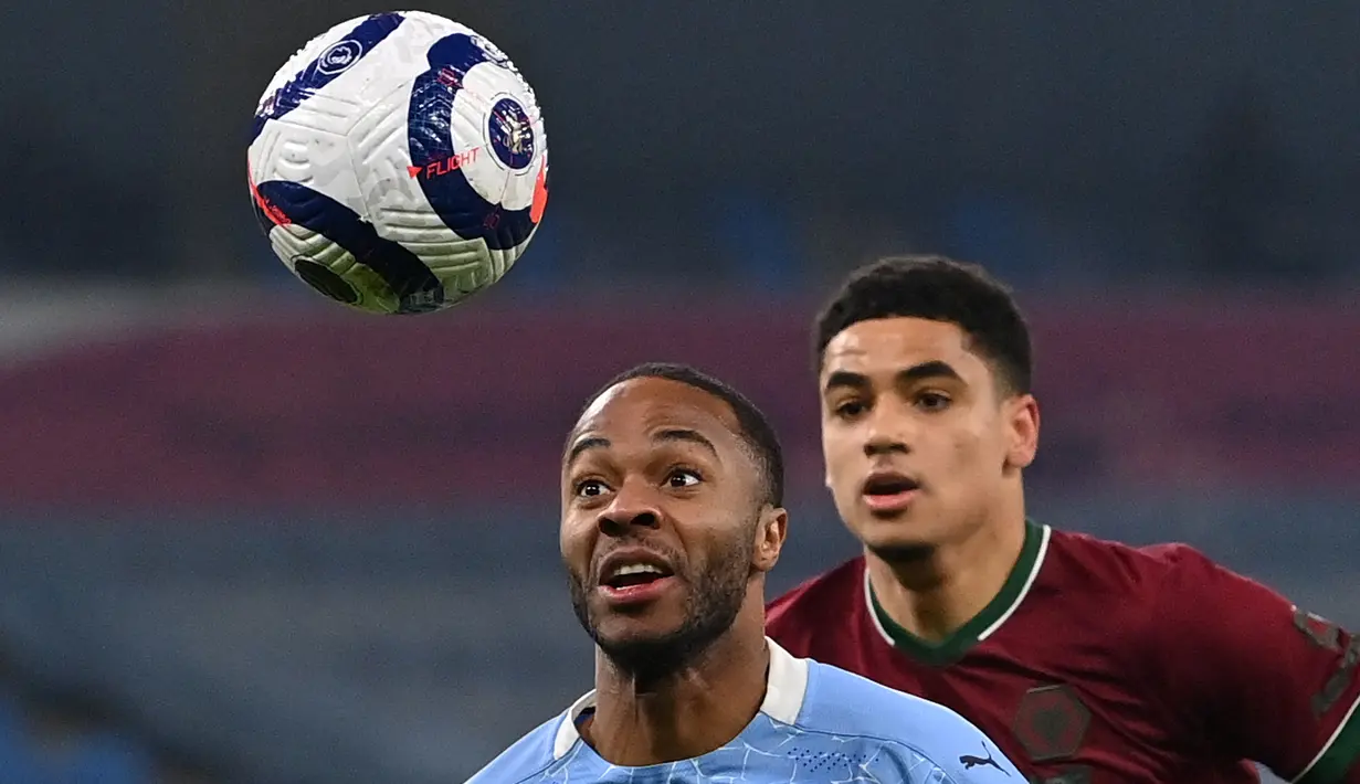 Raheem Sterling. Gelandang asal Inggris ini muali terpinggirkan dengan penampilan apik yuniornya, Phil Foden. Catatan golnya musim ini adalah yang terkecil dibandingkan musim-musim sebelumnya. Ia mempunyai rencana untuk mulai berkarier di luar Inggris. (AFP/Paul Ellis/Pool)